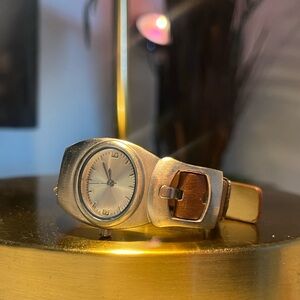 Vintage Leather-Band Quartz Watch